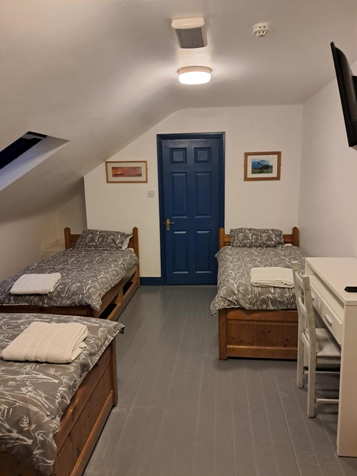 Coastguard Lodge Hostel At Tigh Tp Glaise Bheag Zimmer foto